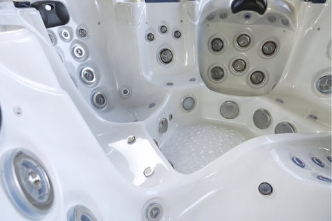 Salacia Elite A Stunning 6-Person Luxury Tub