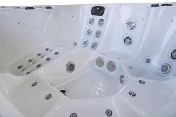 Salacia Elite A Stunning 6-Person Luxury Tub